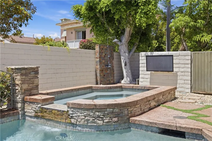8 N Bayleaf, Irvine, California 92620