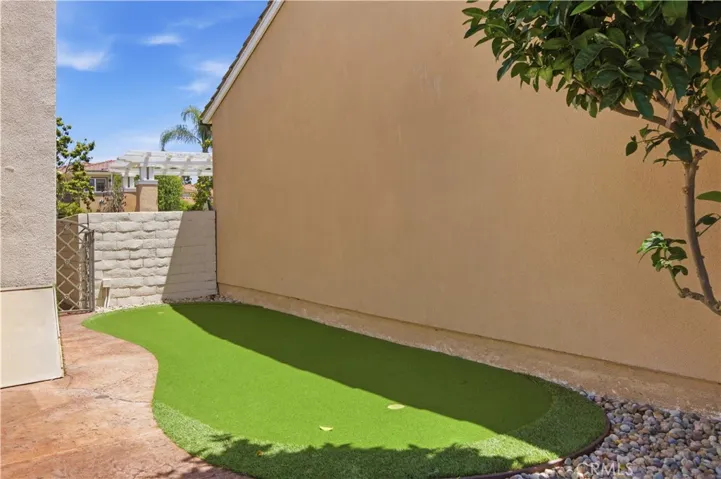 8 N Bayleaf, Irvine, California 92620