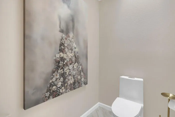 Primary bath WC