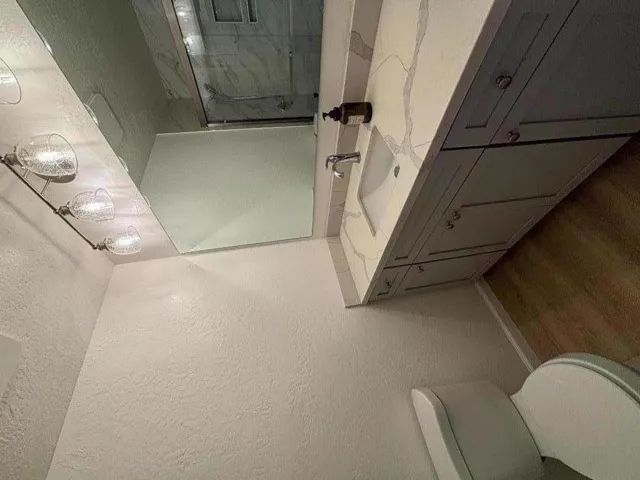 Unit 507- Updated Bathroom