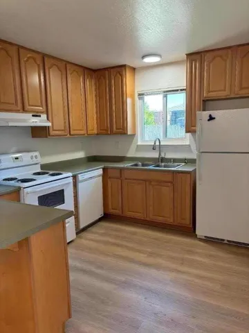 Unit 507- Updated Kitchen