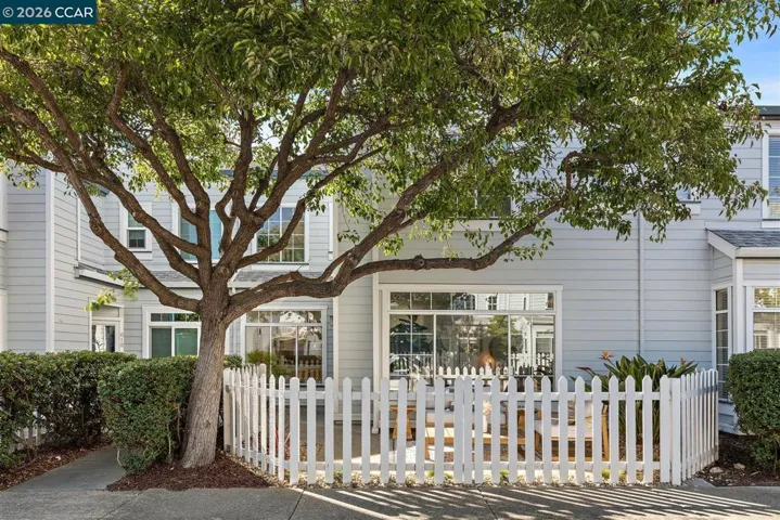 619 Commodore Dr, Richmond, California 94804