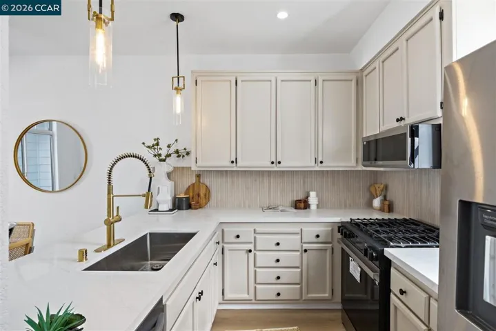 619 Commodore Dr, Richmond, California 94804