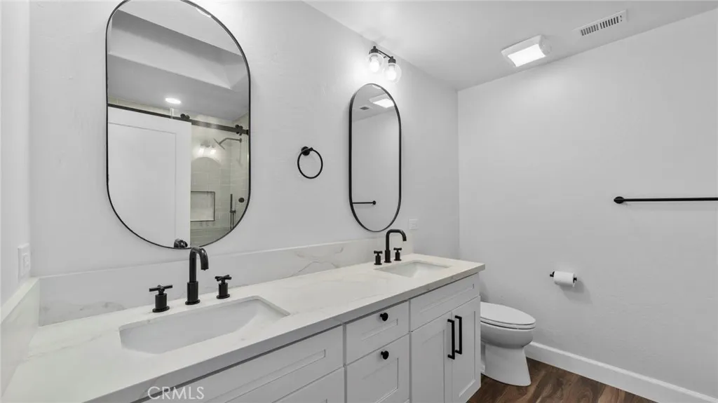 Upstairs Hallway Bath