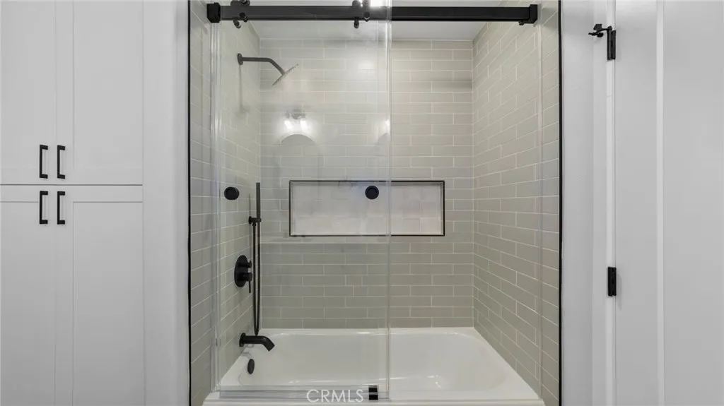 Upstairs Hallway Bath