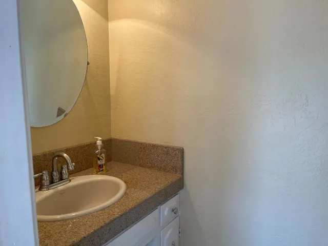 60 Franks Drive, Hollister, California 95023
