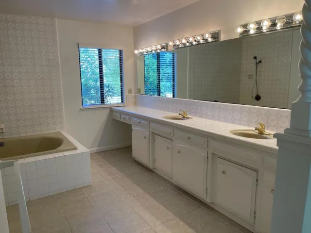 60 Franks Drive, Hollister, California 95023