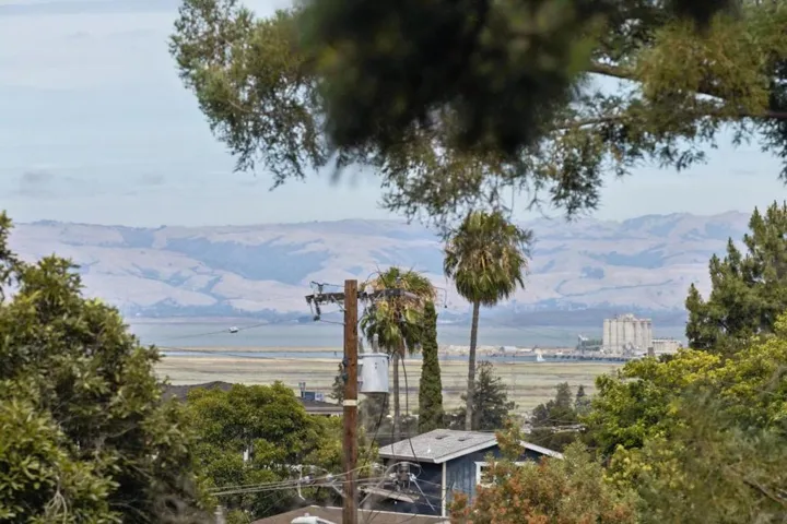 1085 Sunset Drive, San Carlos, California 94070