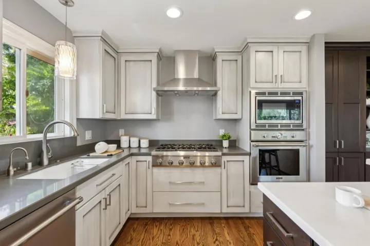 1085 Sunset Drive, San Carlos, California 94070