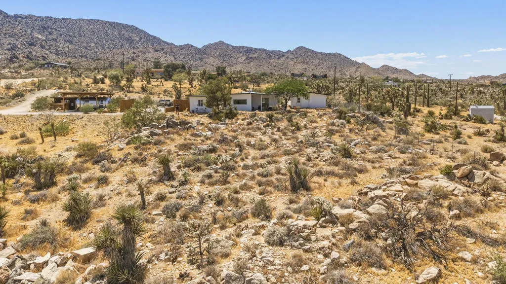 8669 Via Via Rocosa Road, Joshua Tree