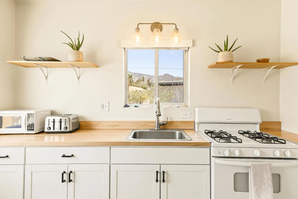 8669 Via Via Rocosa Road, Joshua Tree