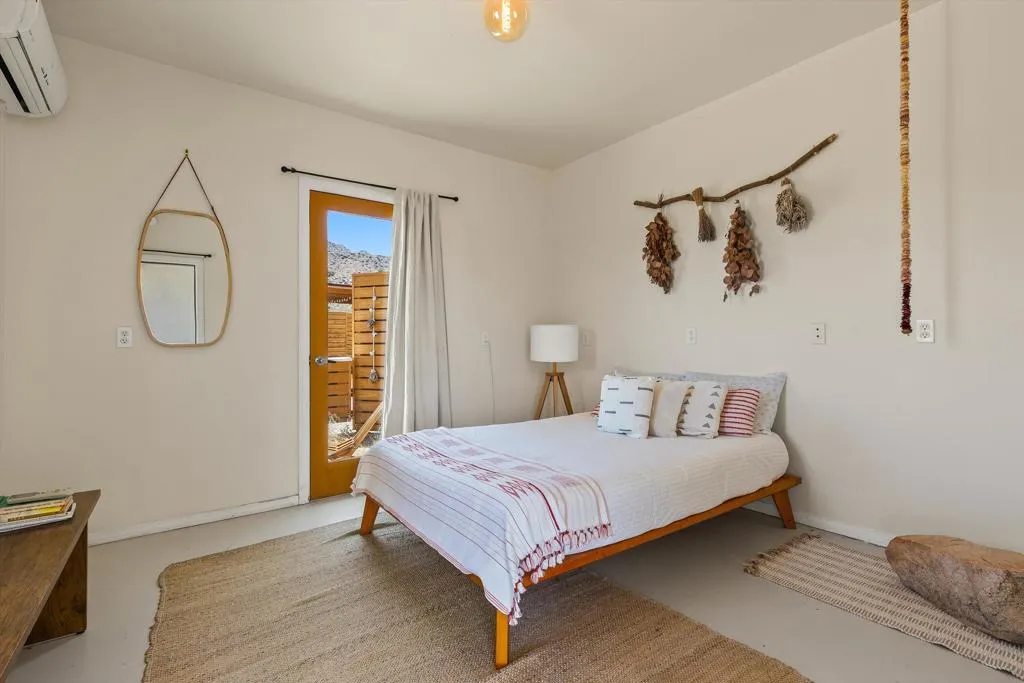 8669 Via Via Rocosa Road, Joshua Tree