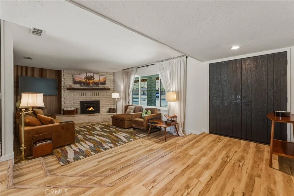 Sunken living room and entry way