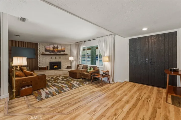 Sunken living room and entry way