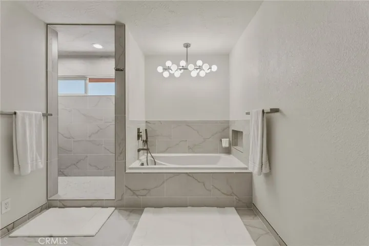 Primary soaker tub