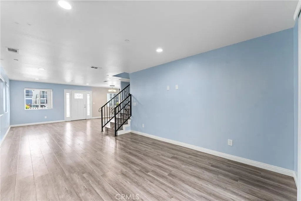 435-cerritos-ave-long-beach-ca-living-room.jpg