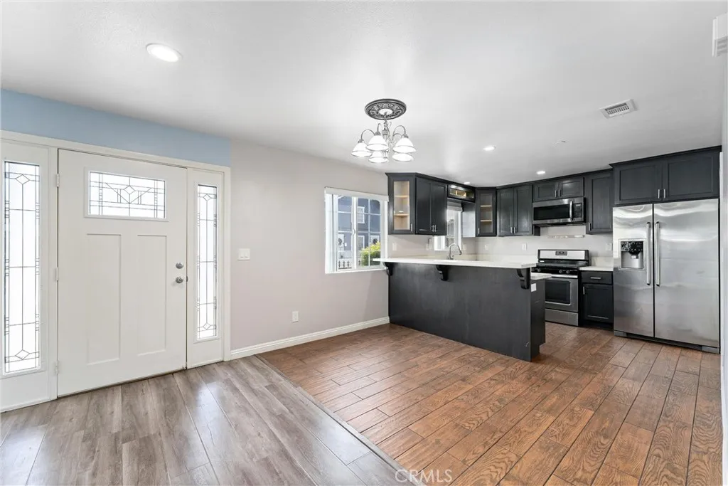 435-cerritos-ave-long-beach-ca-kitchen-dining-area.jpg