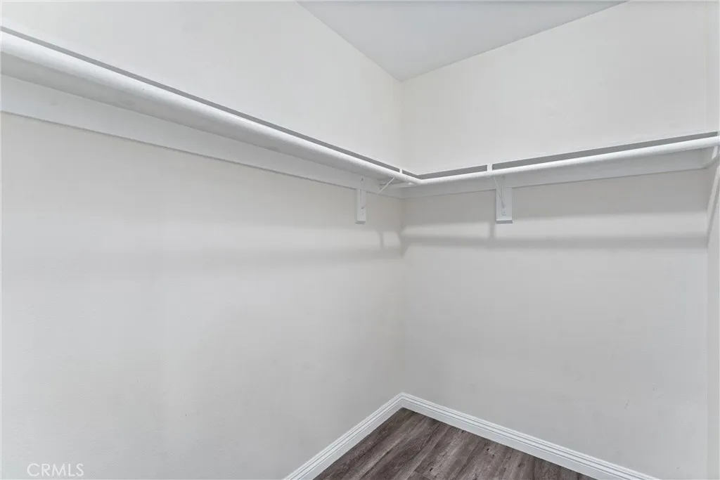 435-cerritos-ave-long-beach-ca-primary-bedroom-walk-in-closet.jpg