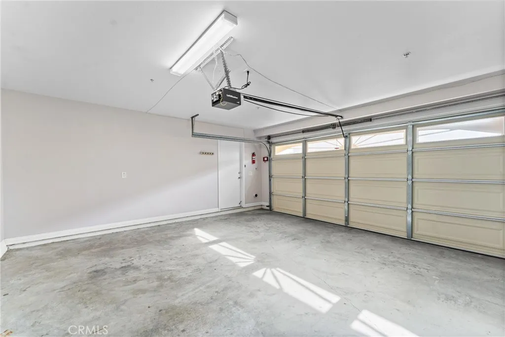 435-cerritos-ave-long-beach-ca-garage-parking.jpg