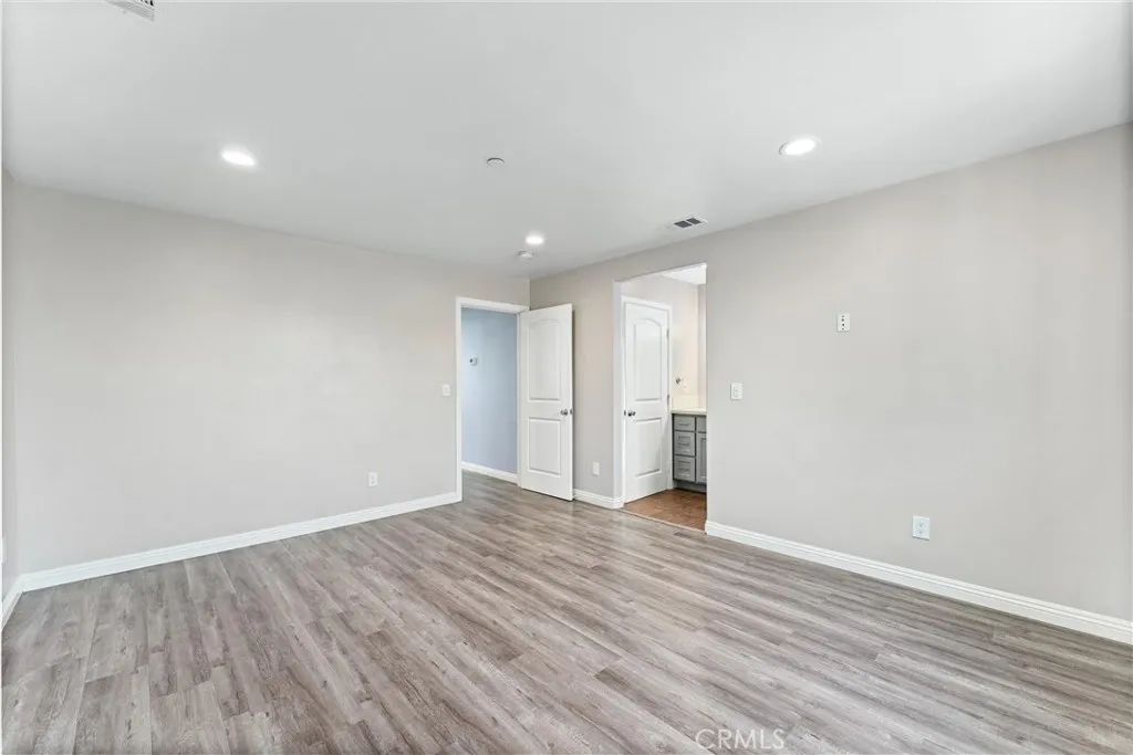 35-cerritos-ave-long-beach-ca-primary-bedroom.jpg