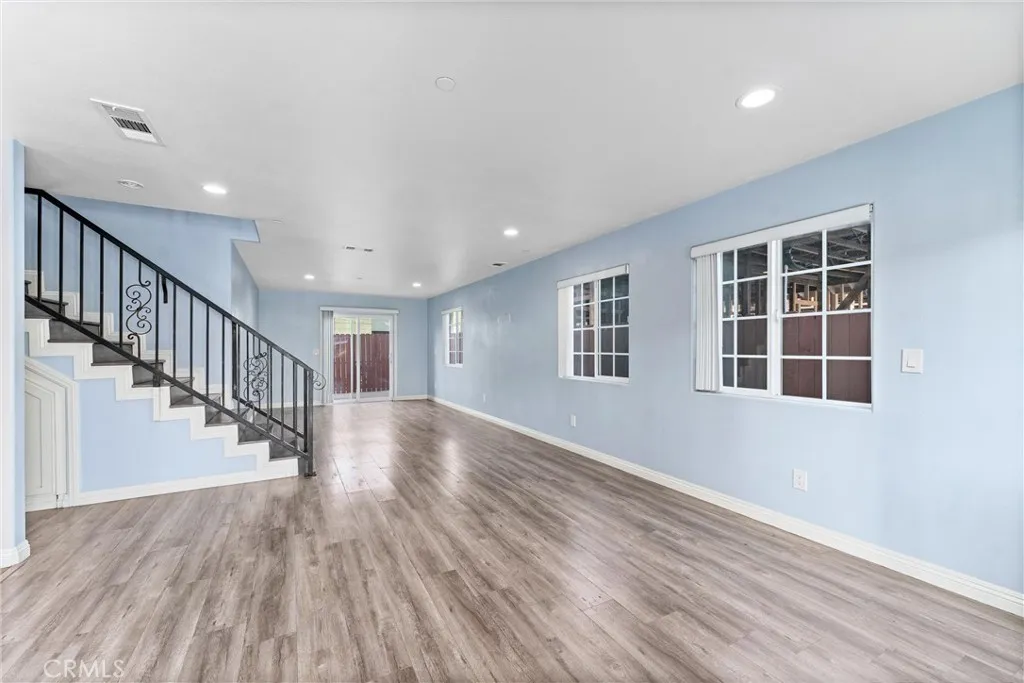 435-cerritos-ave-long-beach-ca-living-room.jpg