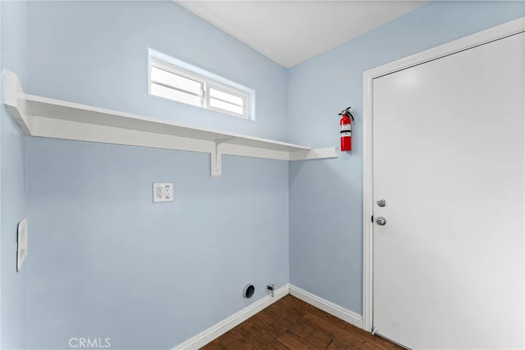 435-cerritos-ave-long-beach-ca-laundryroom.jpg