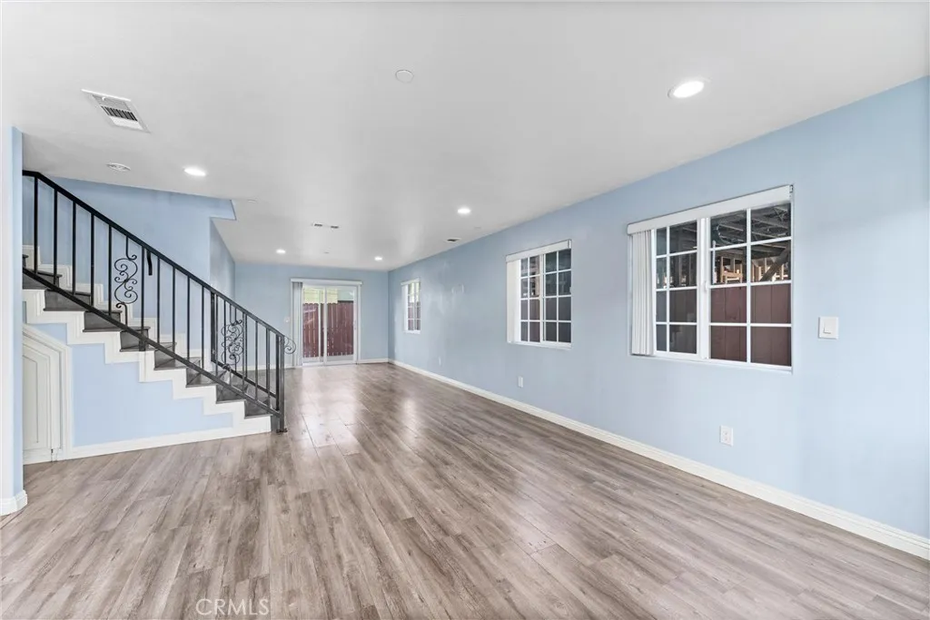 435-cerritos-ave-long-beach-ca-living-room.jpg