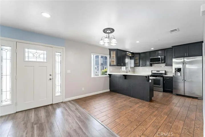 435-cerritos-ave-long-beach-ca-kitchen-dining-area.jpg