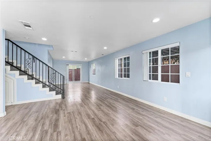 435-cerritos-ave-long-beach-ca-living-room.jpg