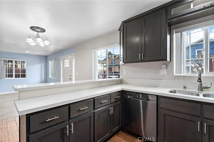 435-cerritos-ave-long-beach-ca-modern-kitchen.jpg