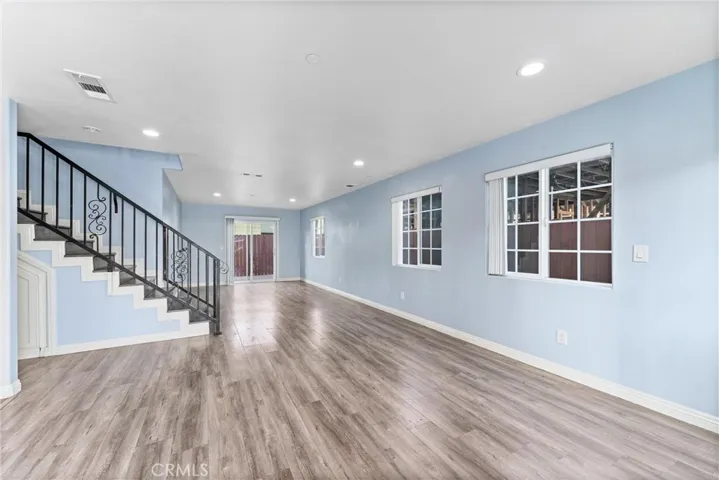 435-cerritos-ave-long-beach-ca-living-room.jpg