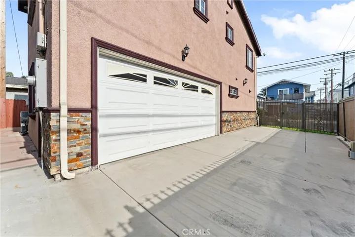 435-cerritos-ave-long-beach-ca-garage-and-gated-parking.jpg