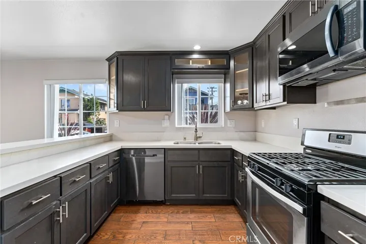 435-cerritos-ave-long-beach-ca-modern-kitchen.jpg