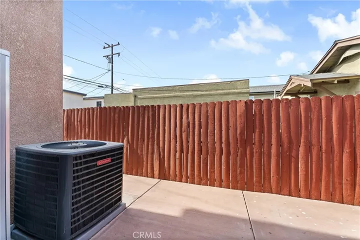 435-cerritos-ave-long-beach-ca-private-backyard.jpg