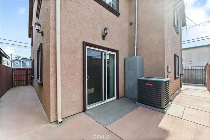 435-cerritos-ave-long-beach-ca-private-backyard.jpg
