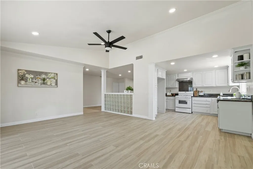 Open, light and bright floor plan