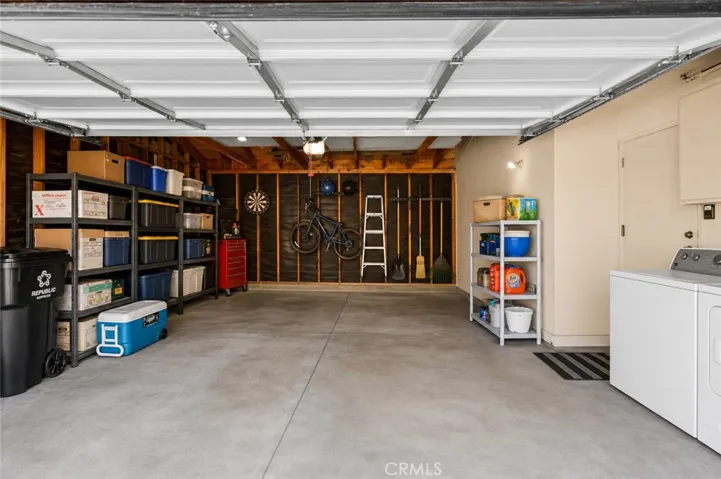 Garage has been digitally modified 
4769 Serrente Plz Yorba Linda CA 92886