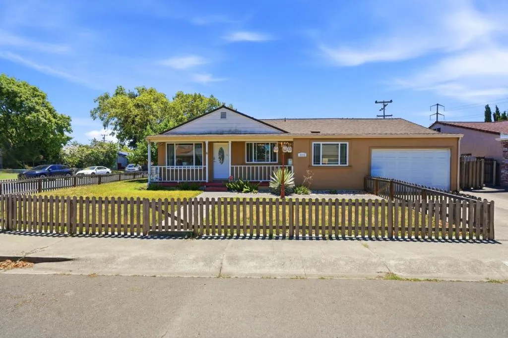2115 Teakwood St