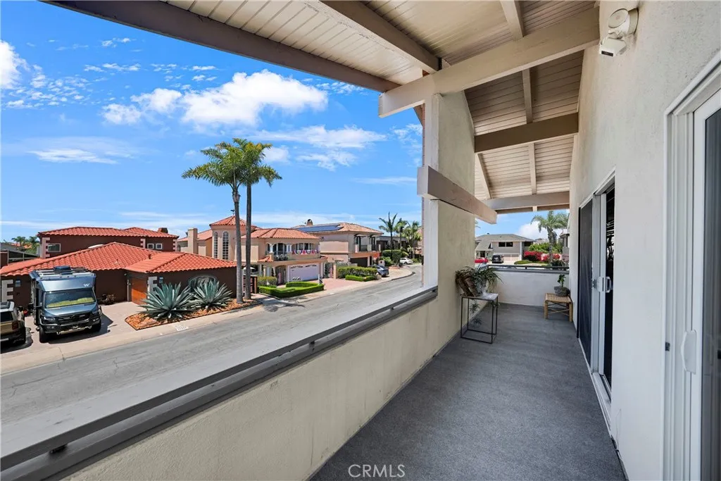 Upstairs Street View Balcony