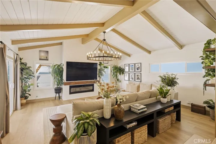 vaulted ceiling living room