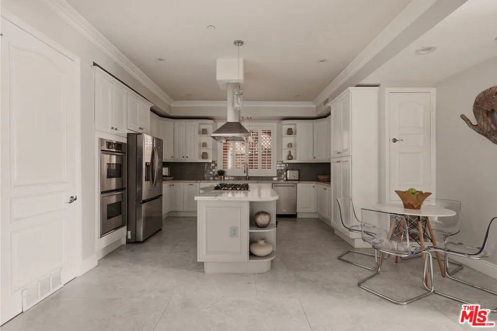 Kitchen + Breakfast Area