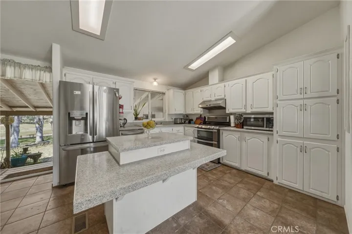 1450 Oak Hill Court, Lakeport, California 95453