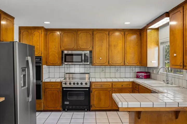 20091 Portola Drive, Salinas, California 93908
