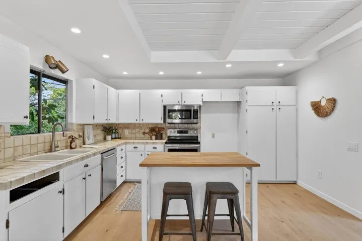 530 Cathedral Drive, Aptos, California 95003