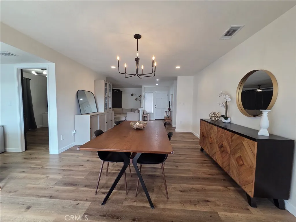 Family room/Dining room