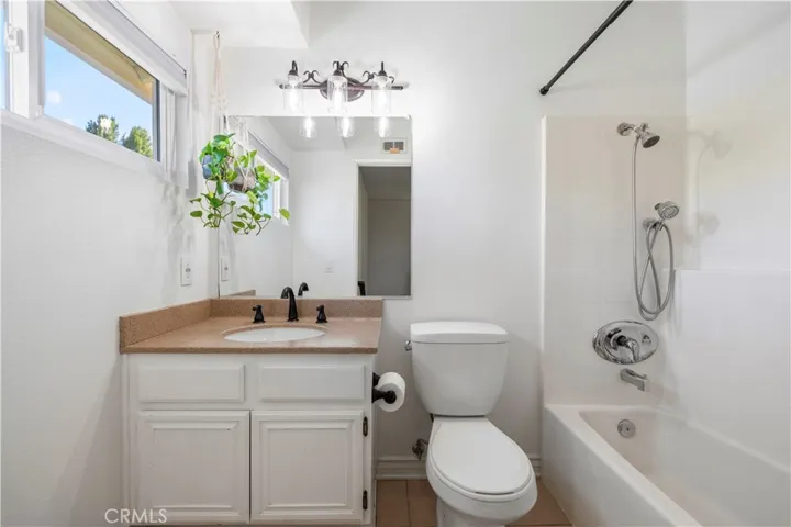 upstairs guest bathroom