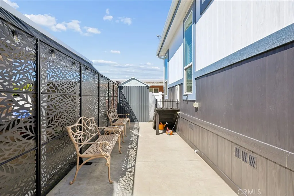 Enclosed side-yard with pet steps