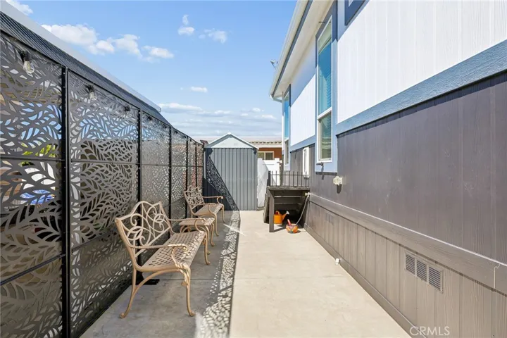 Enclosed side-yard with pet steps