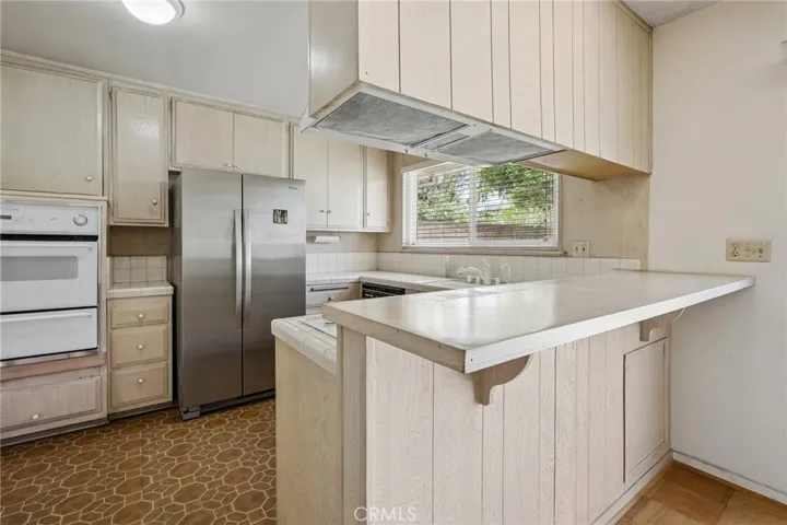 22259 Bassett, Canoga Park, California 91303