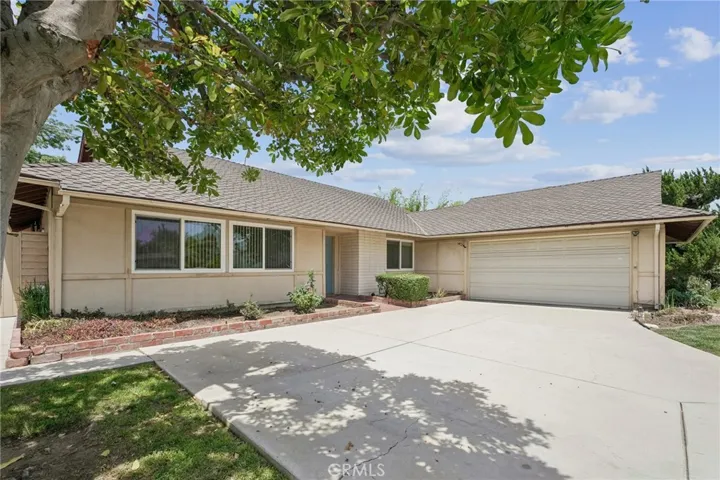 22259 Bassett, Canoga Park, California 91303
